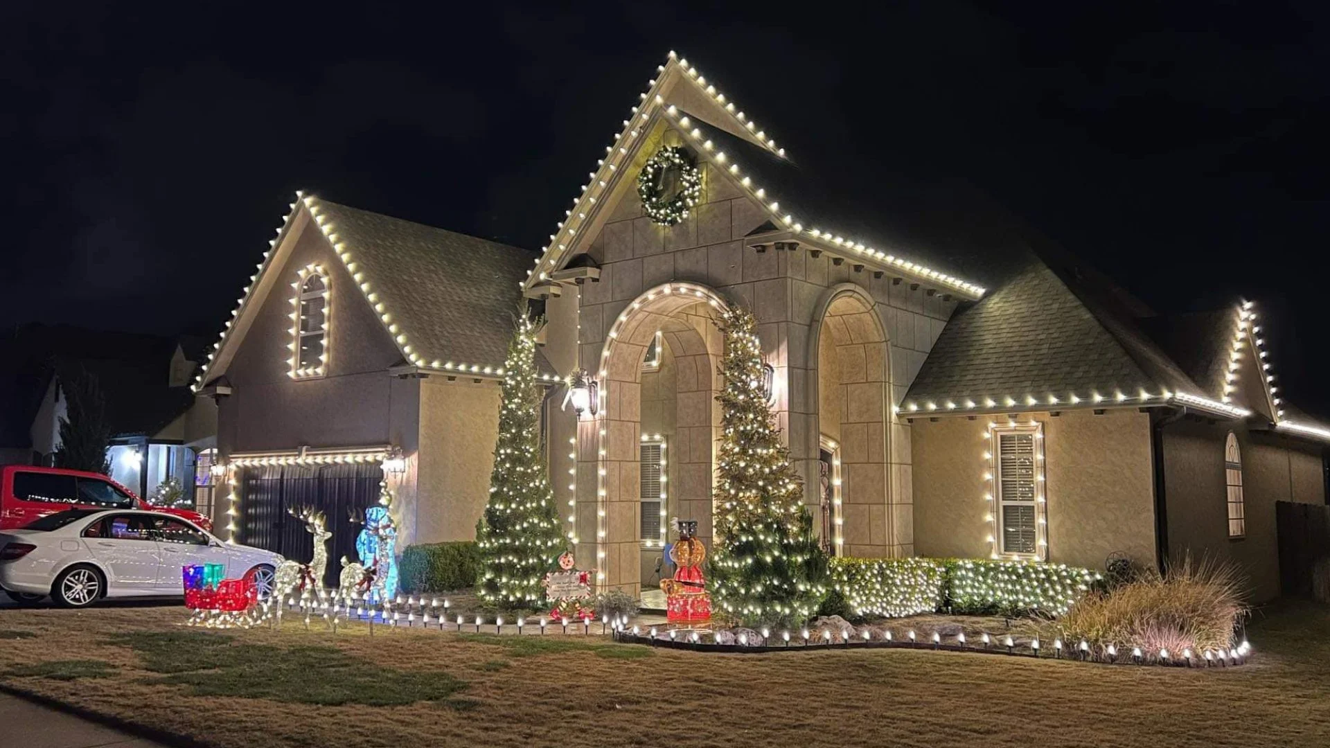 First Time Hiring Out Your Holiday Lighting & Décor? Here’s What to Expect